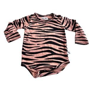 Carlijnq unisex animal stripe organic cotton snap crotch top size 3-6 months